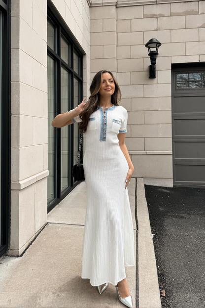 Beautifully Finished Dress in a Timeless Design