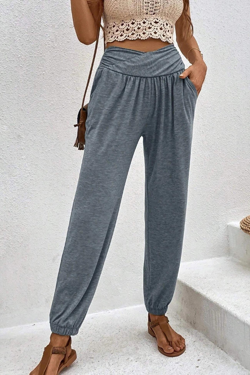 Effortlessly Elegant Pants with a Timeless Design