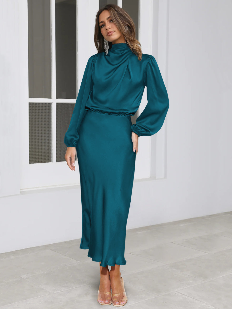 Well Tailored Dress with a Graceful Silhouette