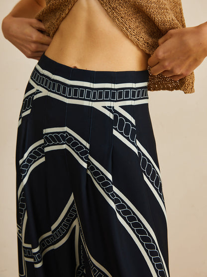 Beautifully Finished Pants in a Timeless Design