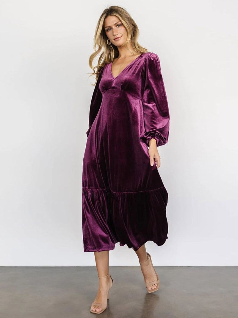 Beautifully Finished Dress in a Timeless Design
