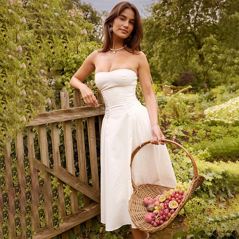 Beautifully Finished Dress in a Timeless Design