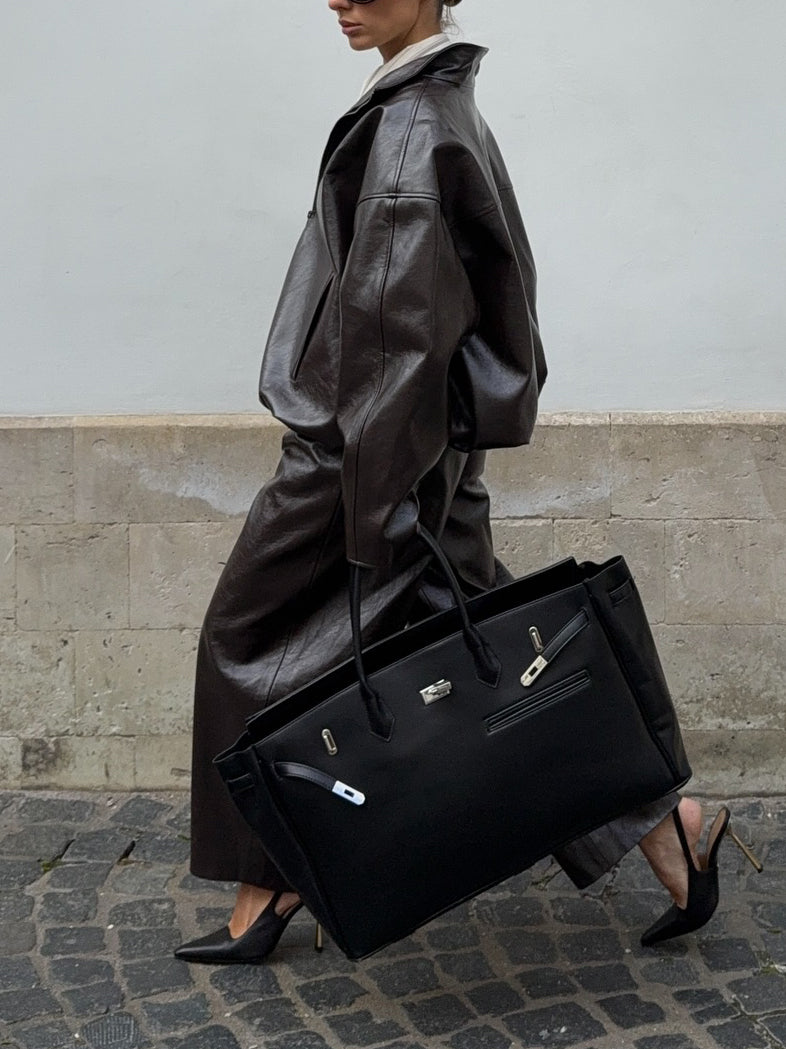 Well Tailored Jacket with a Graceful Silhouette