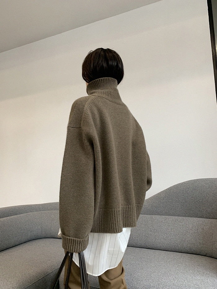 Well Tailored Sweater with a Graceful Silhouette