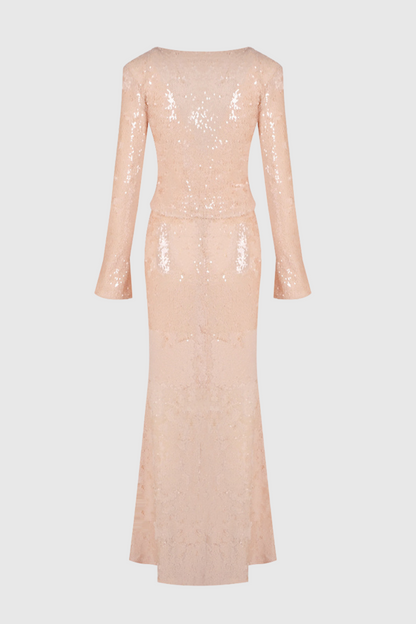 Well Tailored Garment with a Graceful Silhouette