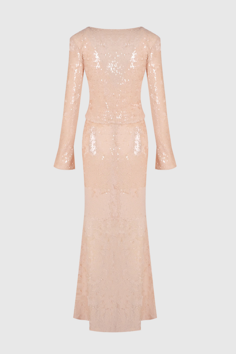Well Tailored Garment with a Graceful Silhouette