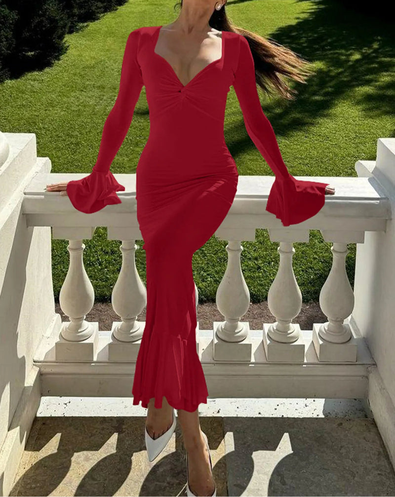 Beautifully Finished Dress in a Timeless Design