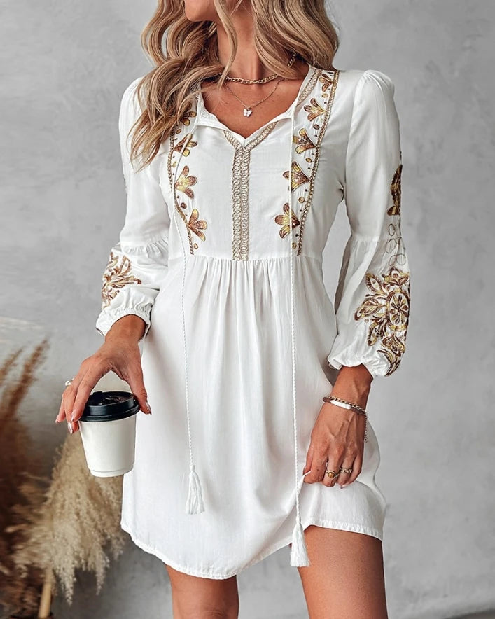 Effortlessly Elegant Dress with a Timeless Design