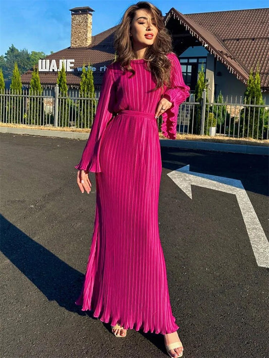 Well Tailored Dress with a Graceful Silhouette