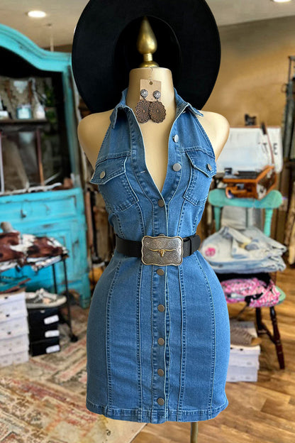 Beautifully Finished Dress in a Timeless Design