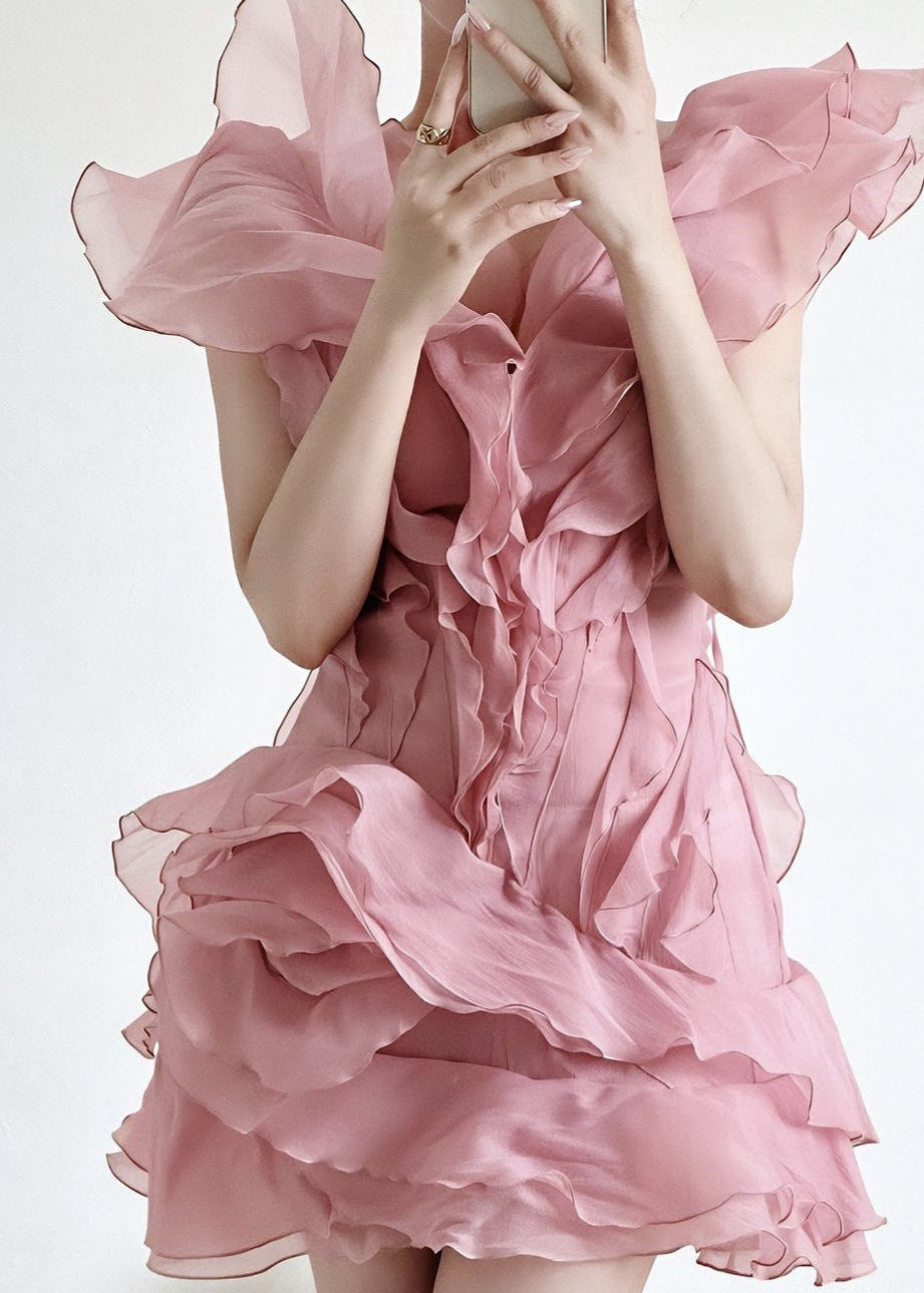 Effortlessly Elegant Dress with a Timeless Design