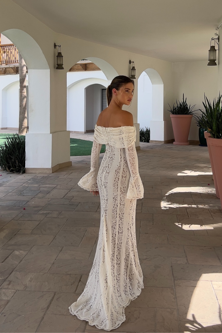 Beautifully Finished Dress in a Timeless Design