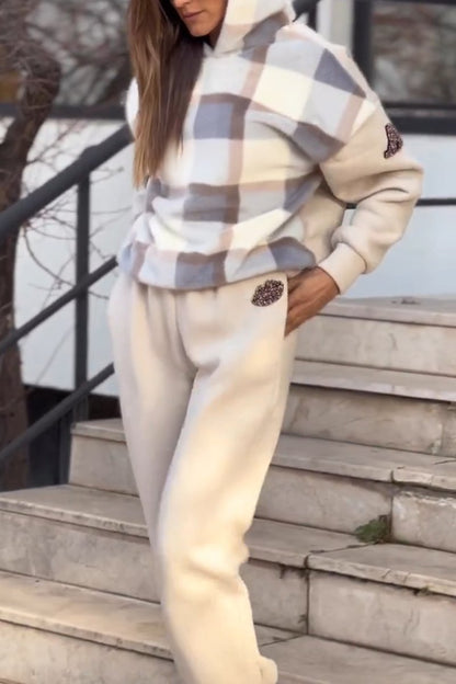Effortlessly Elegant Pants with a Timeless Design