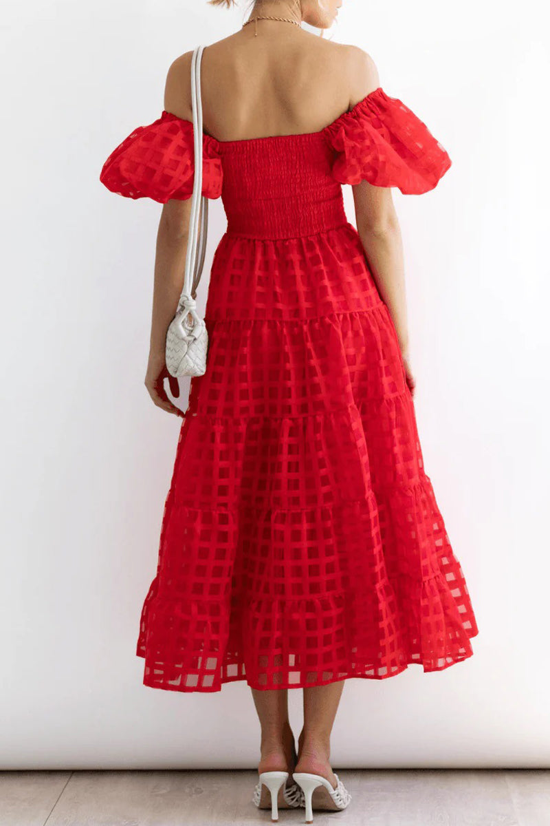 Well Tailored Dress with a Graceful Silhouette