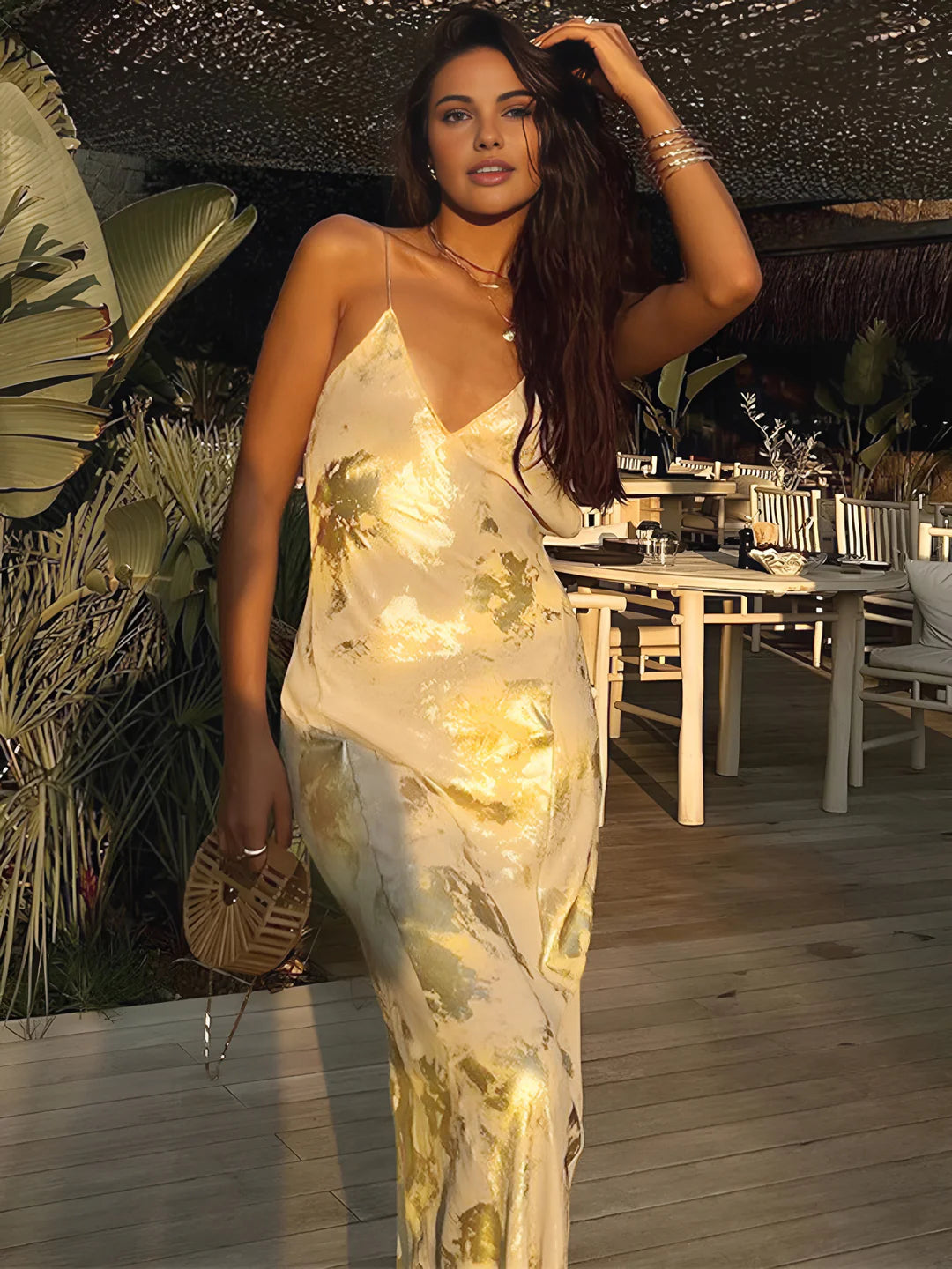 Effortlessly Elegant Dress with a Timeless Design