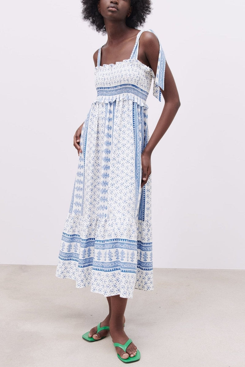 Classic Vintage Dress with a Flattering Fit