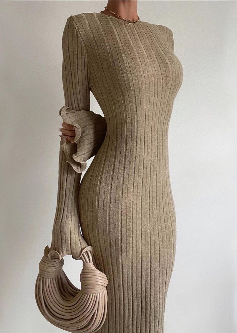 Well Tailored Dress with a Graceful Silhouette