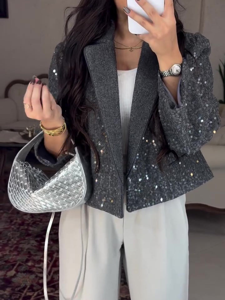 Effortlessly Elegant Jacket with a Timeless Design
