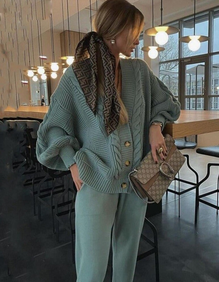 Well Tailored Cardigan with a Graceful Silhouette