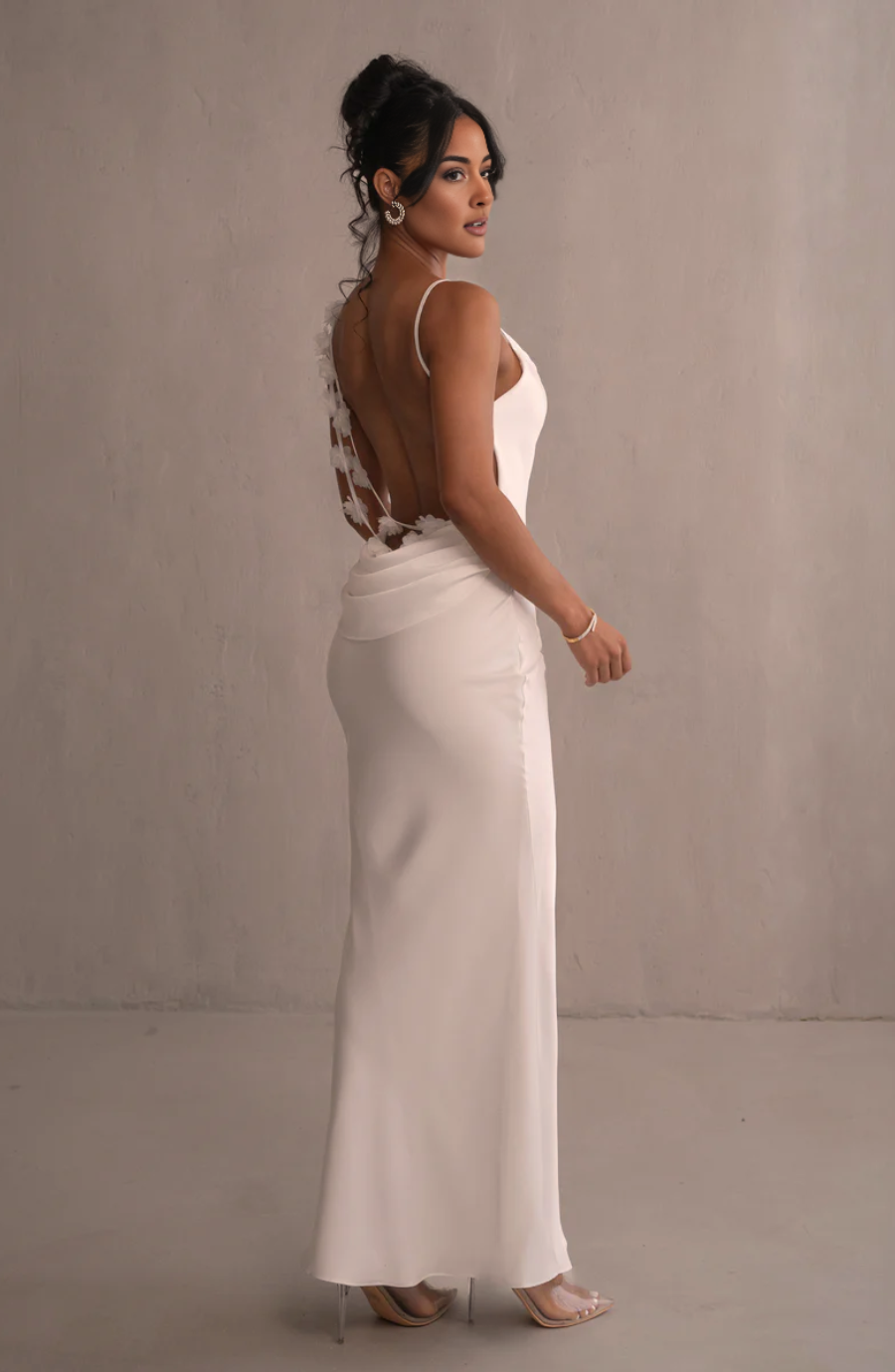 Well Tailored Dress with a Graceful Silhouette