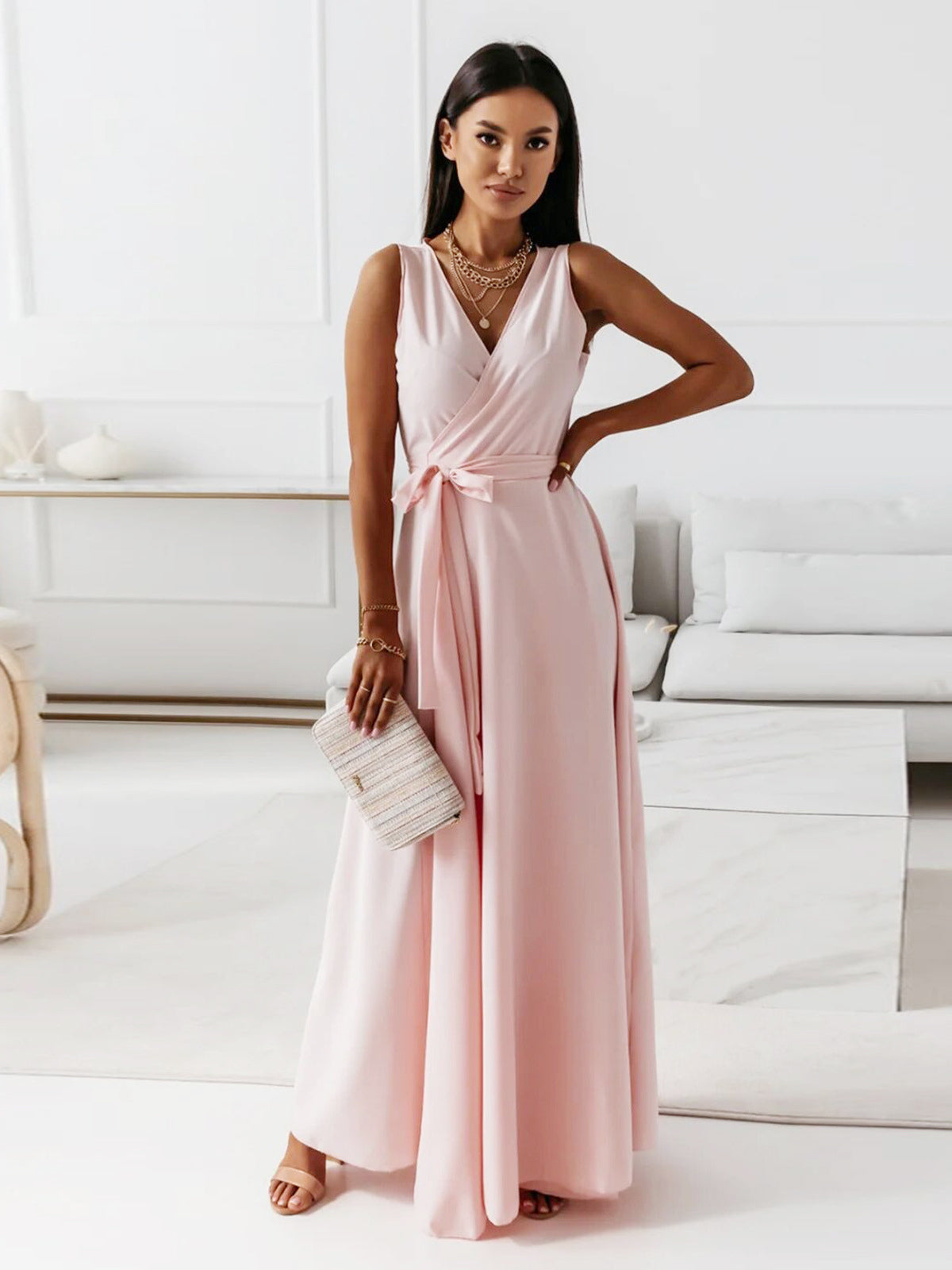 Effortlessly Elegant Dress with a Timeless Design