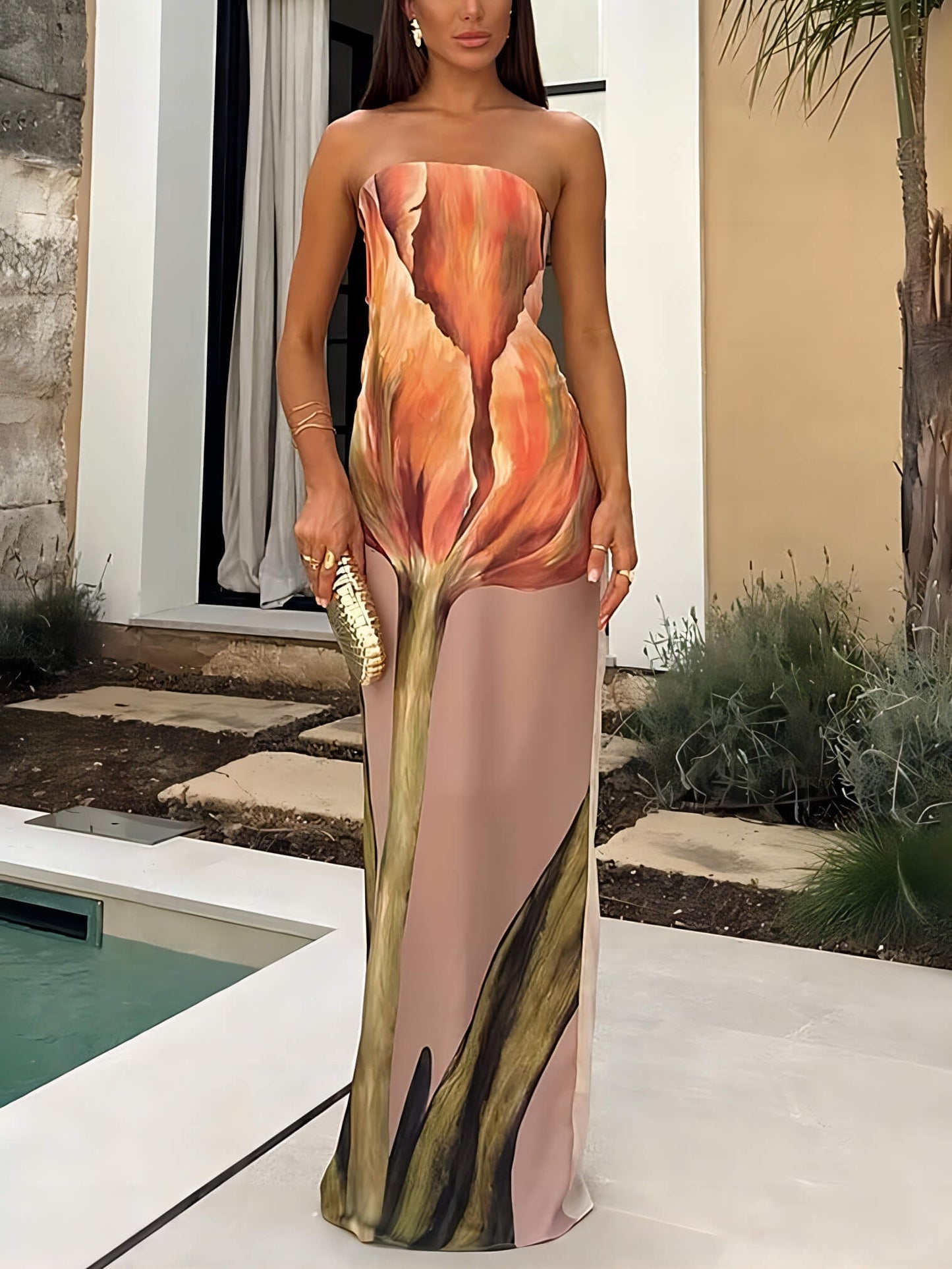 Beautifully Finished Dress in a Timeless Design
