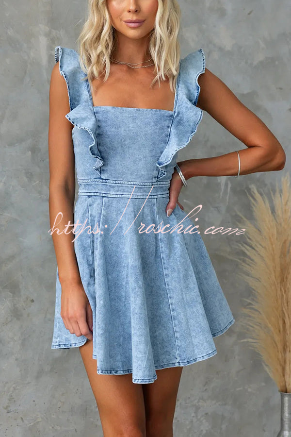 Sophisticated Dress with a Clean Classic Look