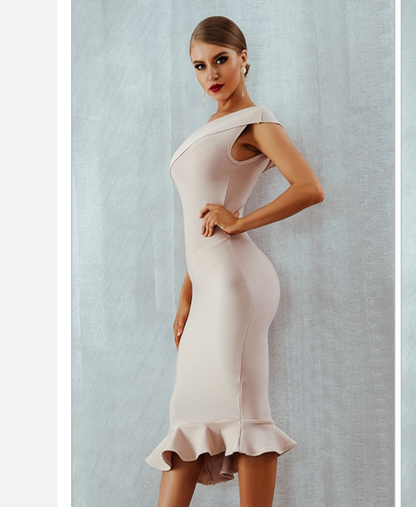 Beautifully Finished Dress in a Timeless Design