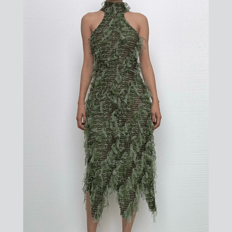 Well Tailored Dress with a Graceful Silhouette