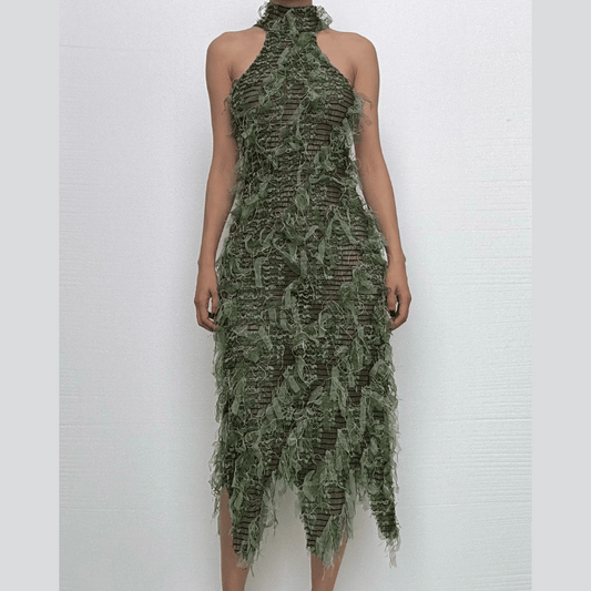 Well Tailored Dress with a Graceful Silhouette