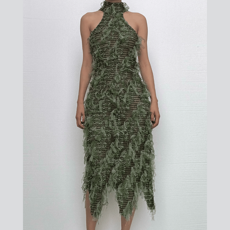 Well Tailored Dress with a Graceful Silhouette