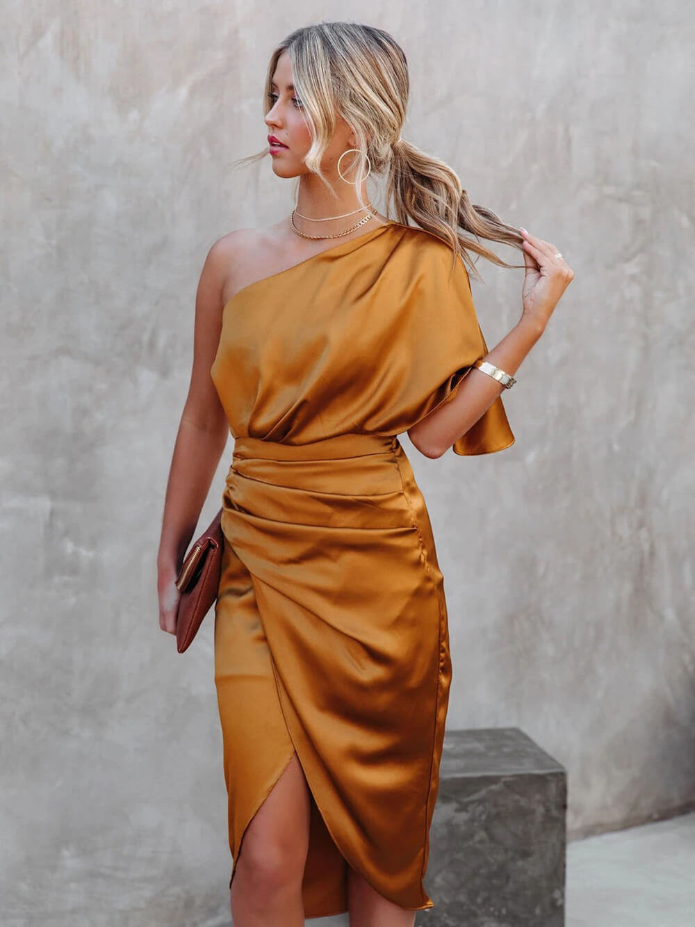 Gracefully Styled Dress for Any Occasion