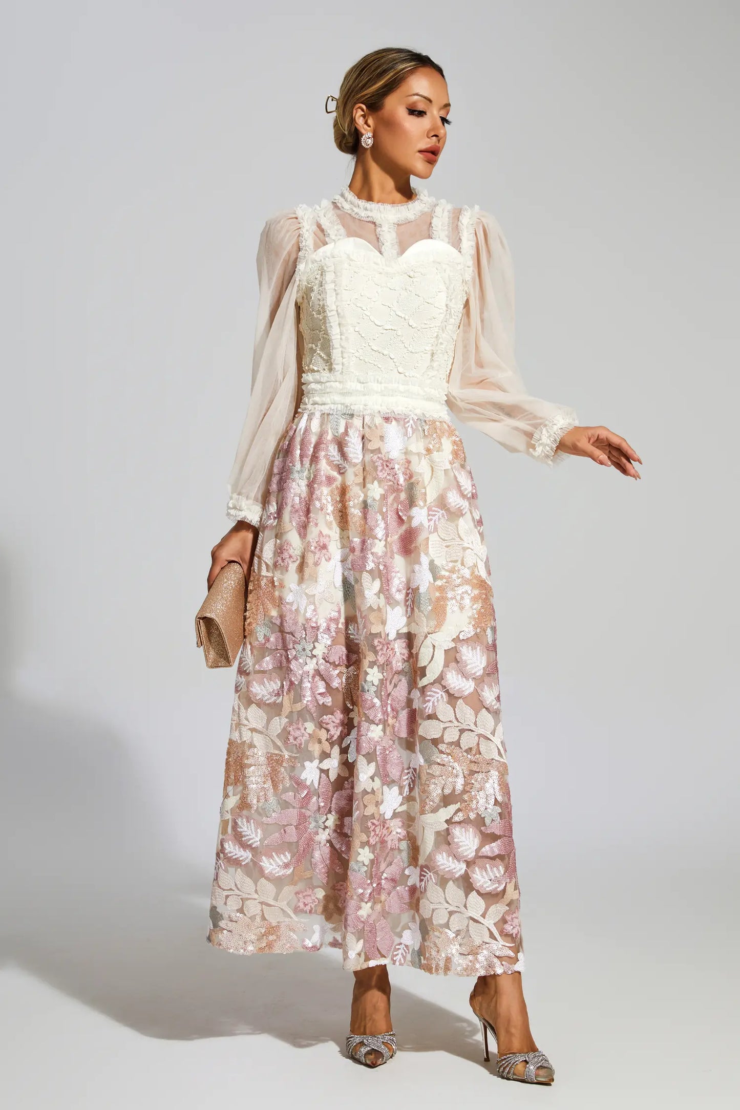 Well Tailored Dress with a Graceful Silhouette