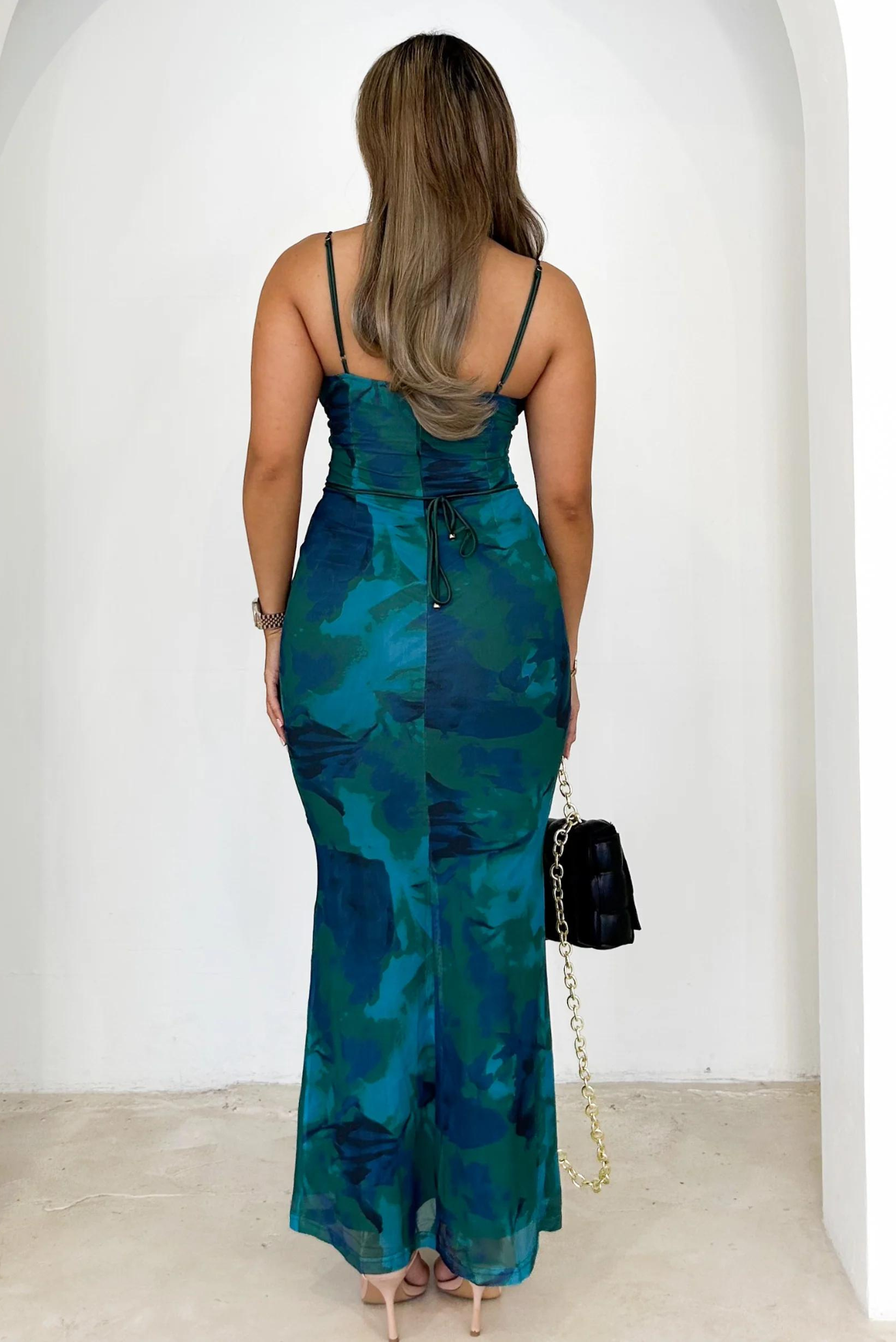 Well Tailored Dress with a Graceful Silhouette
