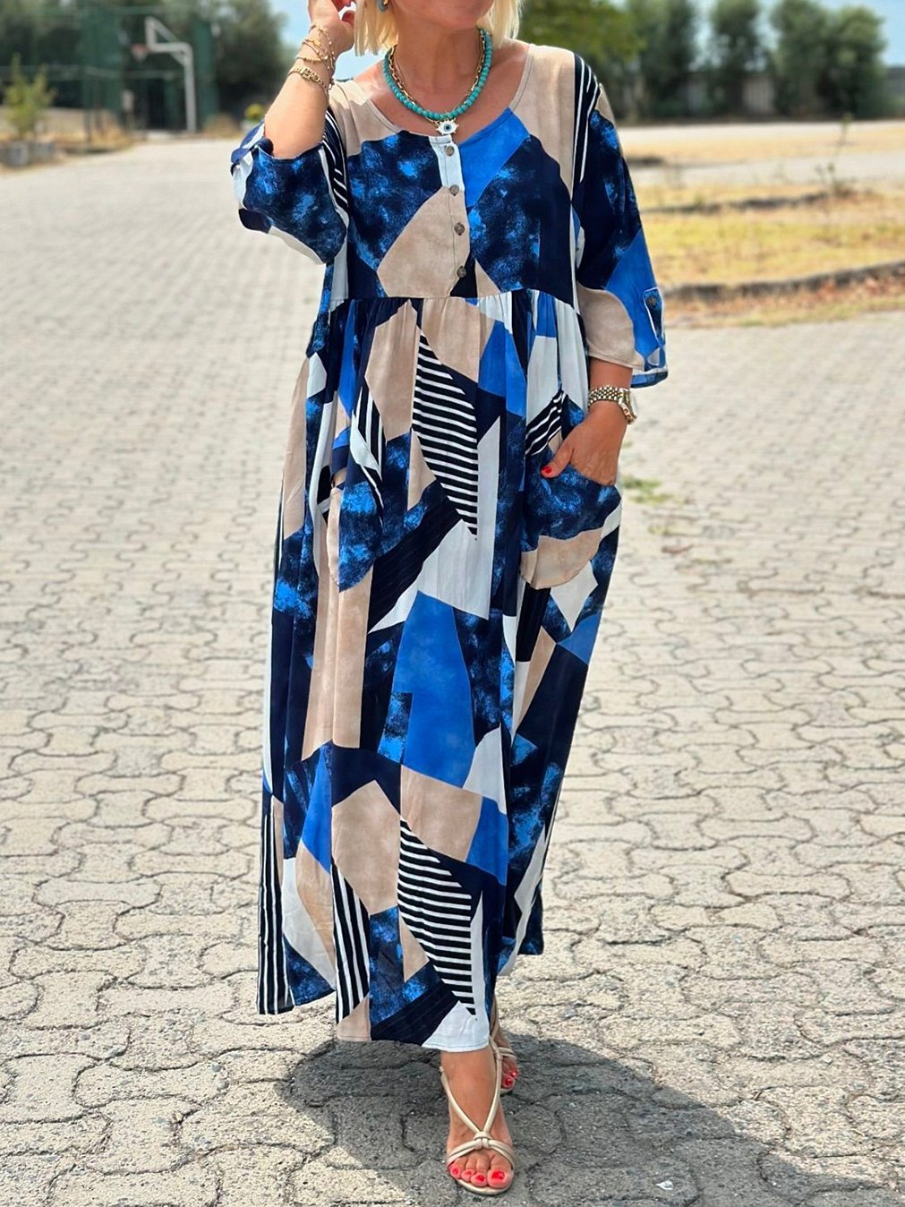 Classic Vintage Dress with a Flattering Fit