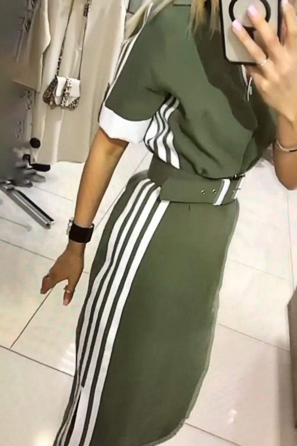 Well Tailored Dress with a Graceful Silhouette