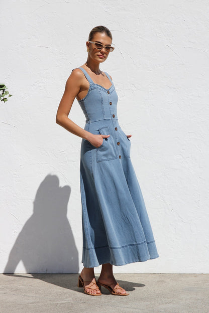 Well Tailored Dress with a Graceful Silhouette