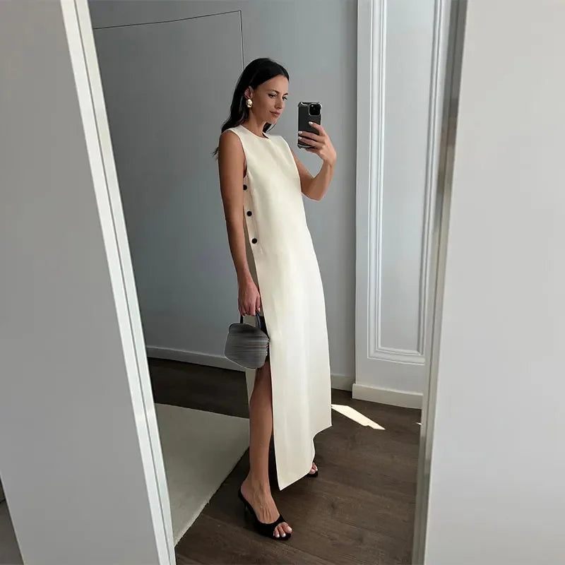 Well Tailored Dress with a Graceful Silhouette
