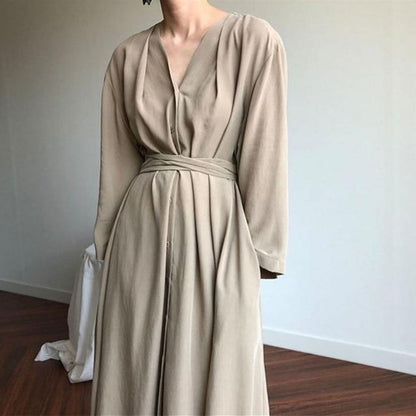 Effortlessly Elegant Dress with a Timeless Design