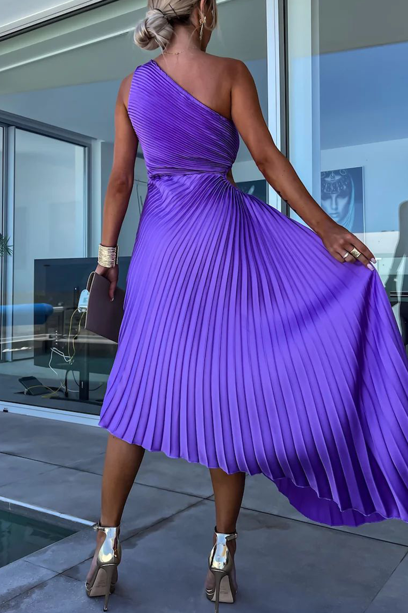 Well Tailored Dress with a Graceful Silhouette