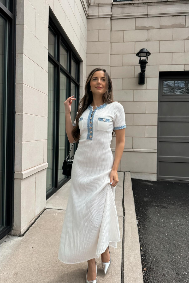 Beautifully Finished Dress in a Timeless Design