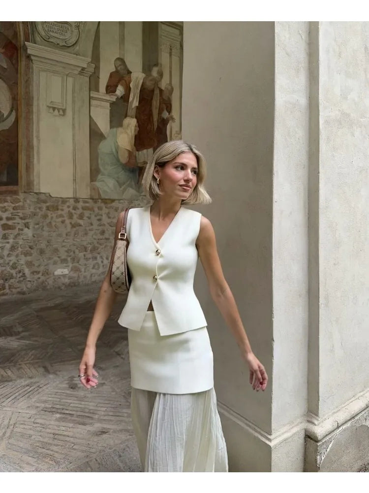 Effortlessly Elegant Garment with a Timeless Design
