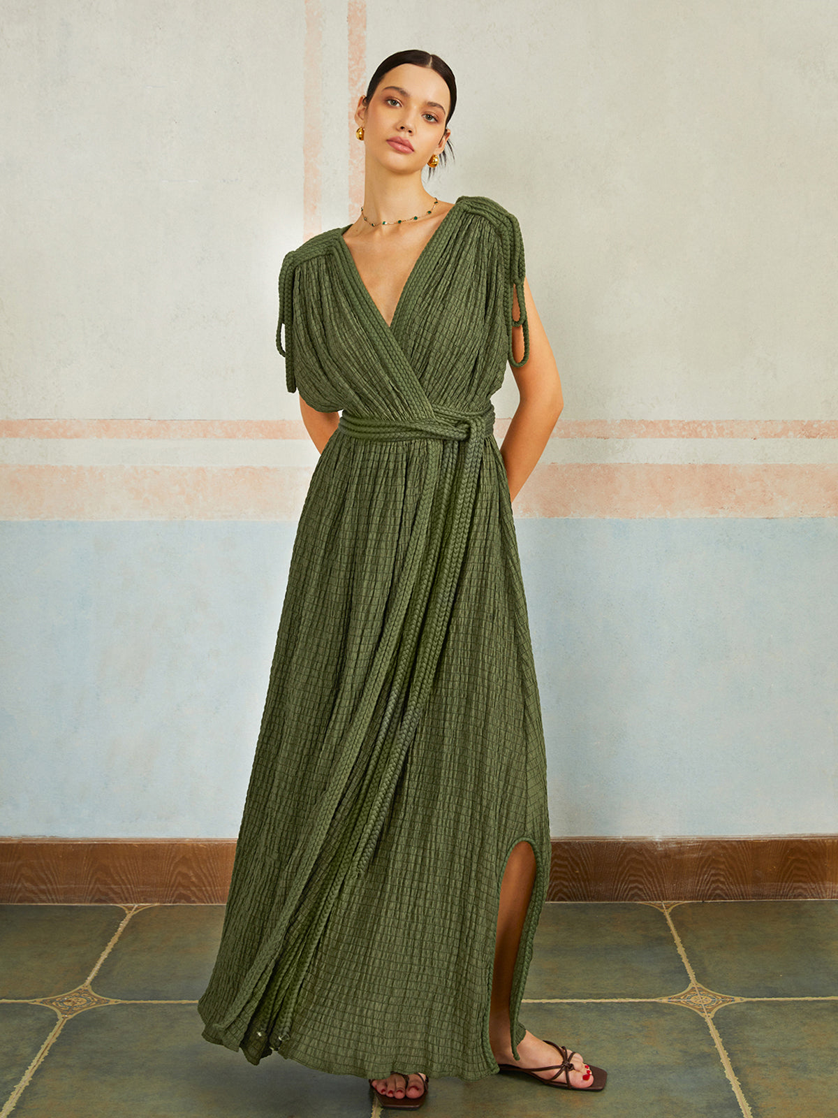 Beautifully Crafted Dress in a Classic Style
