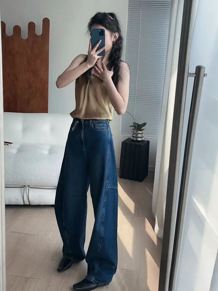 Effortlessly Elegant Pants with a Timeless Design