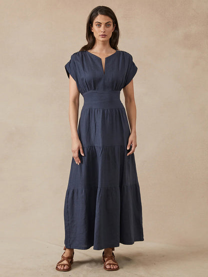 Effortlessly Elegant Dress with a Timeless Design