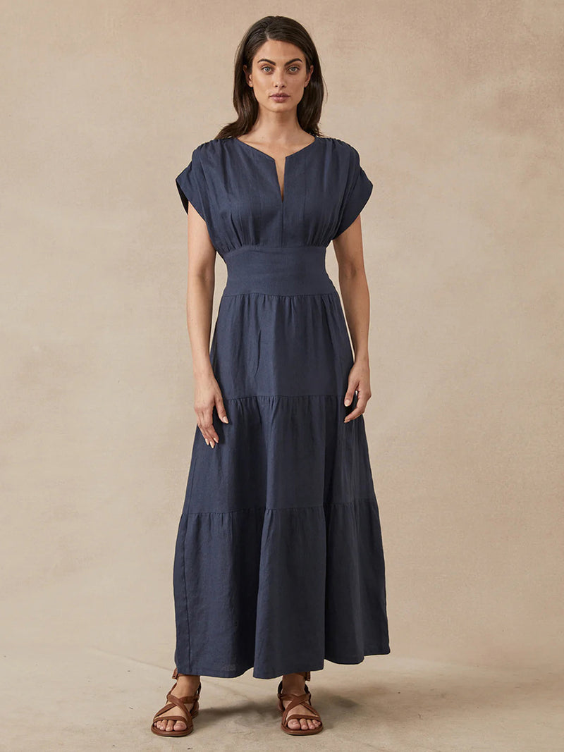 Effortlessly Elegant Dress with a Timeless Design
