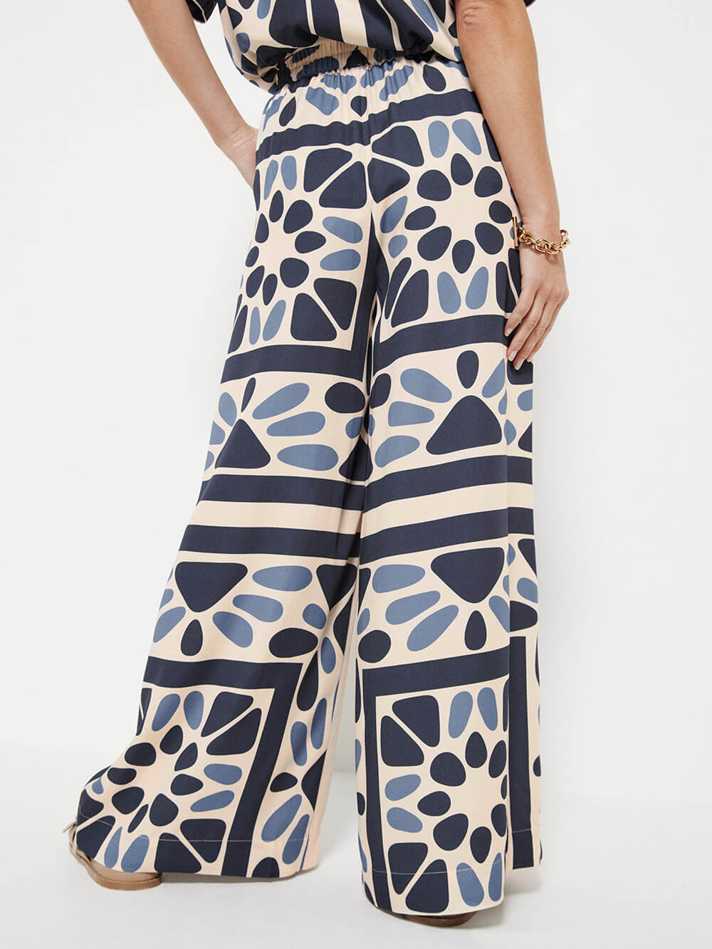 Sophisticated Pants with a Clean Classic Look