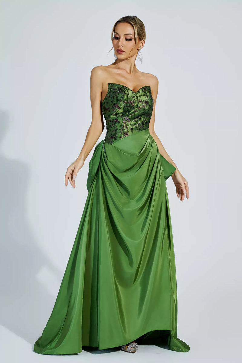 Beautifully Crafted Dress in a Classic Style