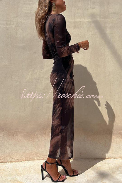 Well Tailored Dress with a Graceful Silhouette
