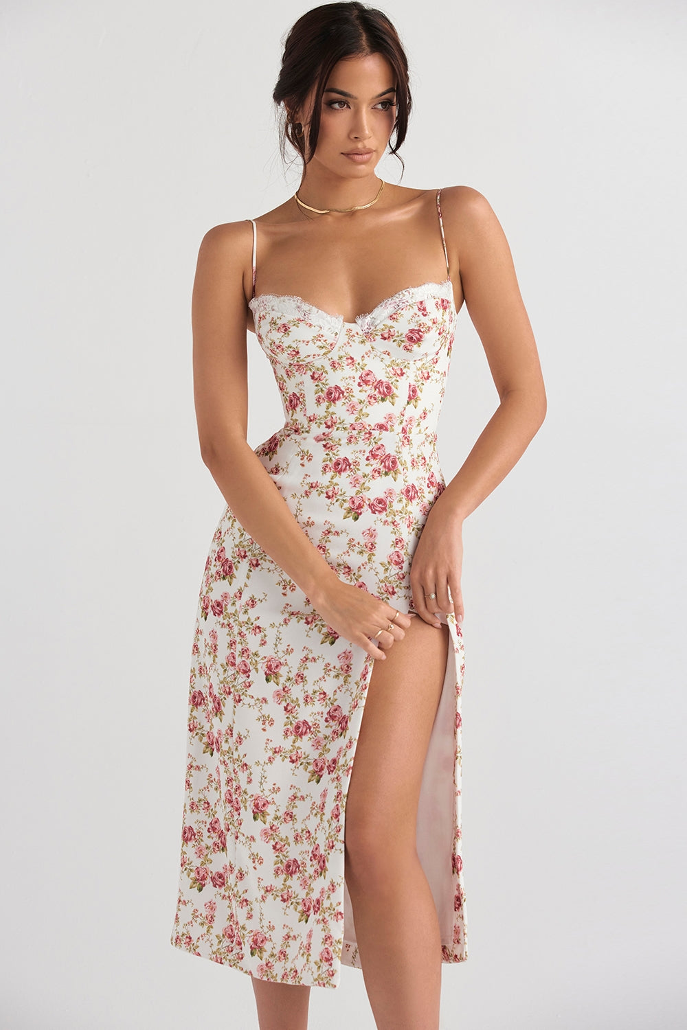 Well Tailored Dress with a Graceful Silhouette